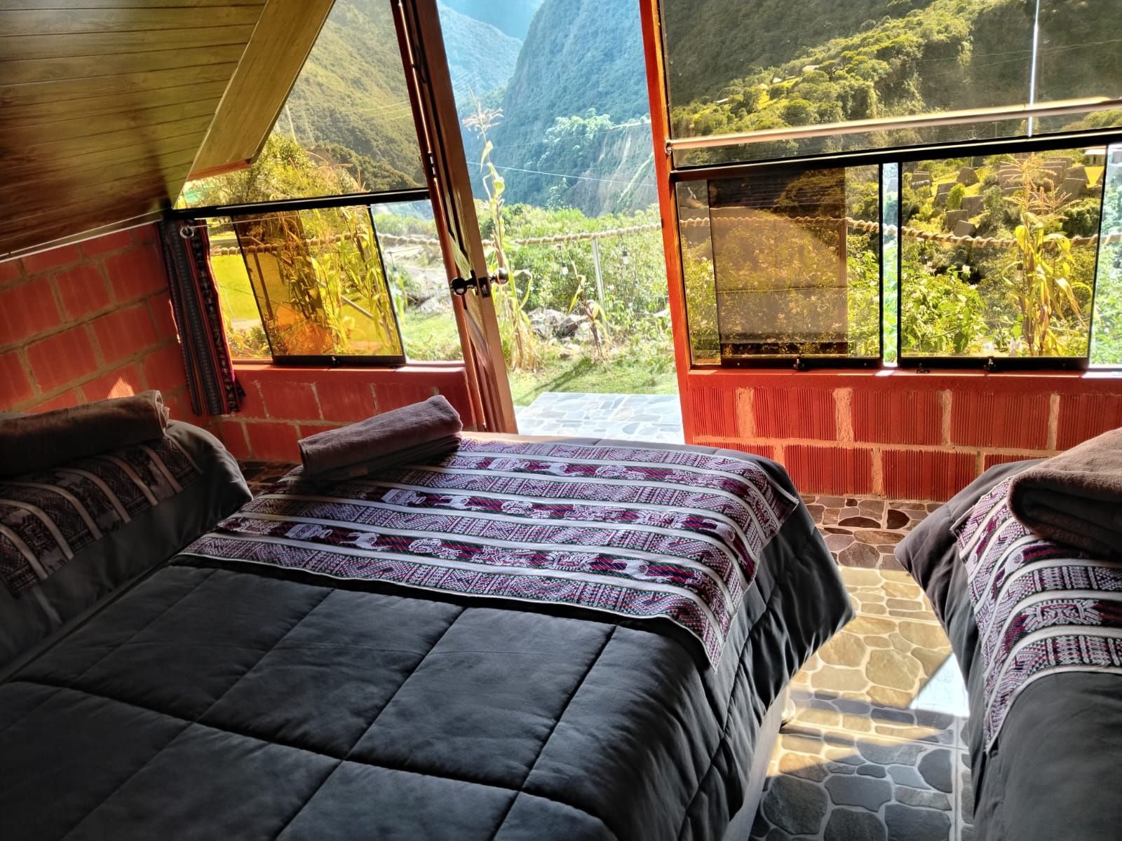 Triple cabin with three beds (1/2)